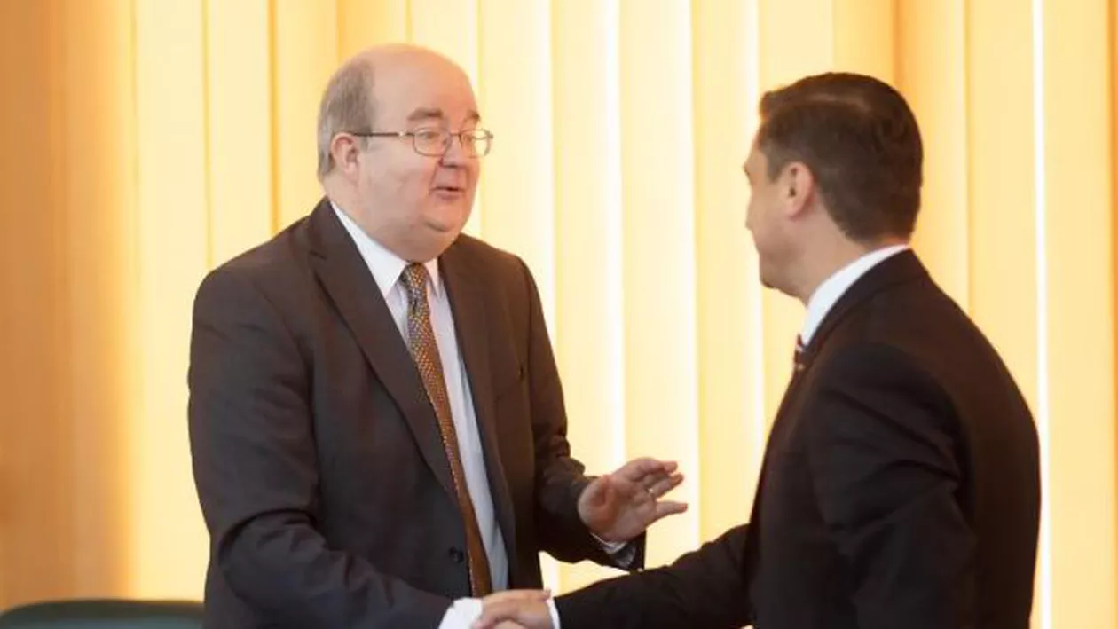 Steagurile le dau bătăi de cap autorităților române: O nouă gafă la o întâlnire oficială. Ce s-a întâmplat cu drapelul britanic (FOTO)