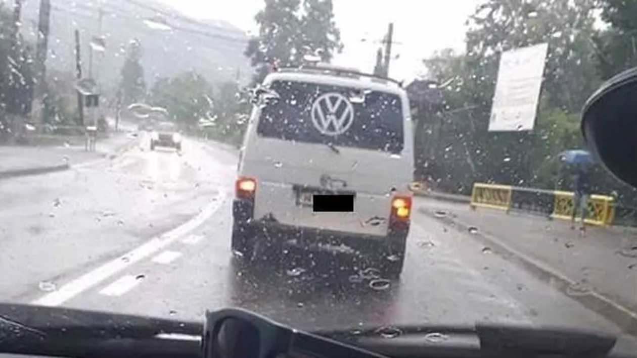 PANICĂ în Bacău! Legenda microbuzului care RĂPEŞTE COPII pentru a le RECOLTA ORGANELE a băgat spaima în oameni. Cine erau, de fapt, 'răpitorii'