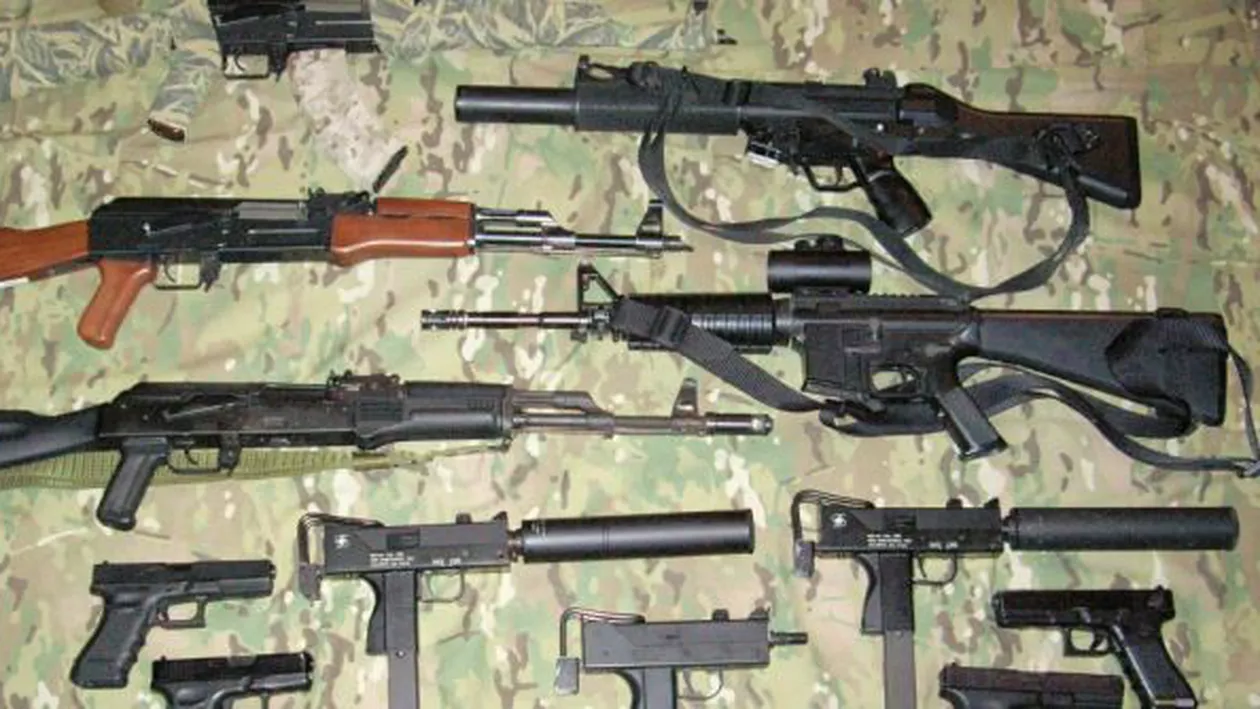 California: Poliţia a găsit 500 de arme de foc în casa unui infractor condamnat