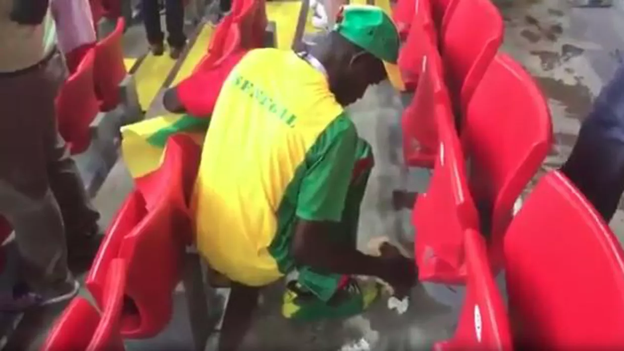 Imaginile zilei de la Campionatul Mondial: Fanii senegalezi strâng gunoiul din tribune după meciul cu Polonia (VIDEO)