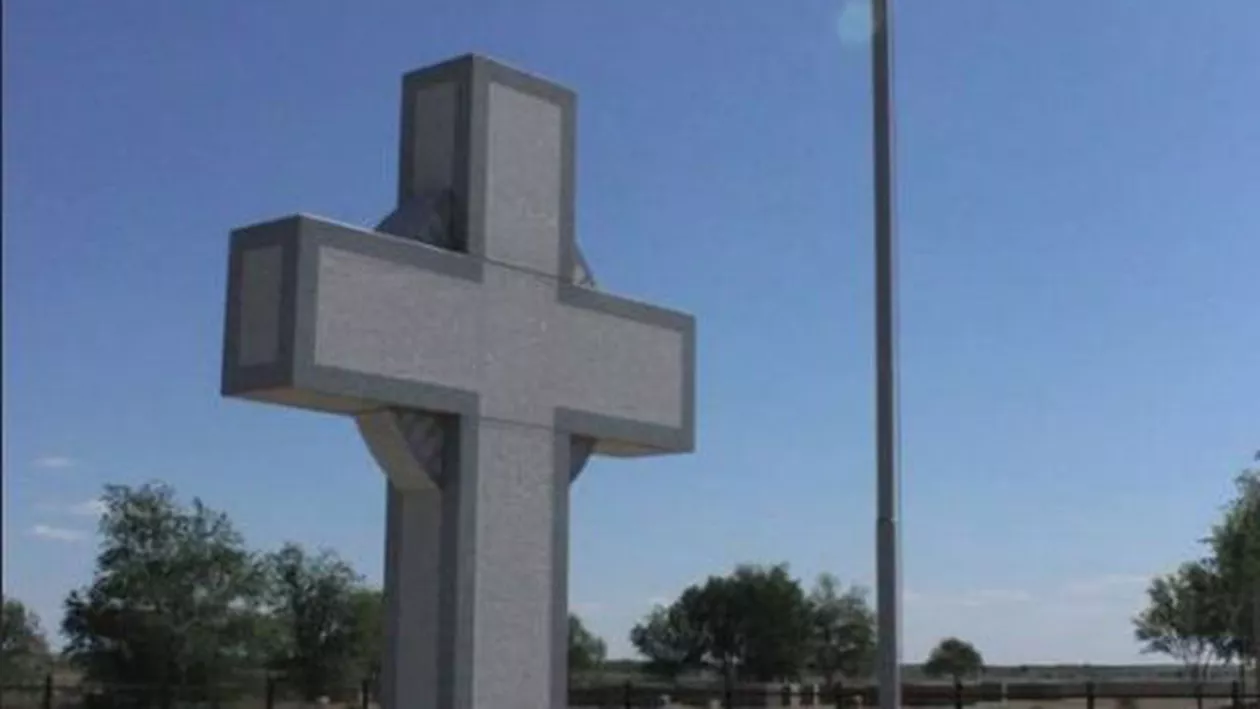 Imagini dezolante la căpătâiul celor 150.000 de soldați români morți la Stalingrad: Steagurile României din cimitirul militar de la Rossoșka, cât niște batiste (FOTO)