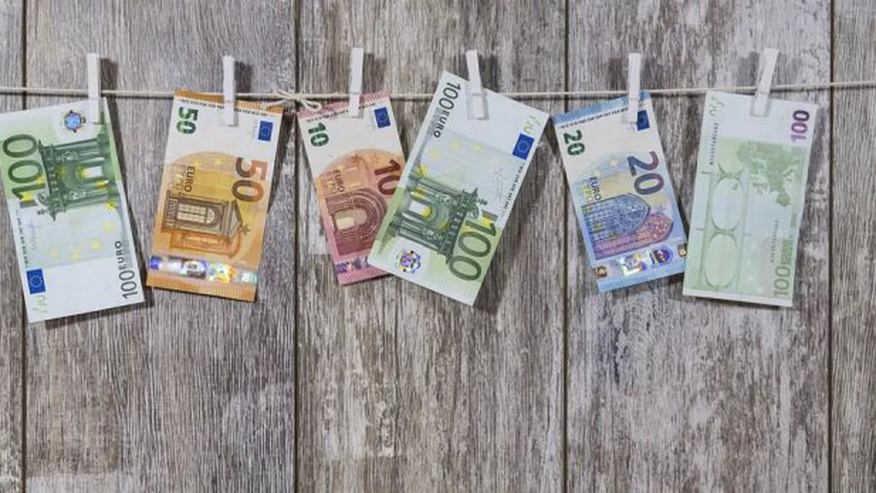 Pe fondul crizei politice, EURO explodează. LEUL, la cel mai SLAB nivel din ISTORIE!