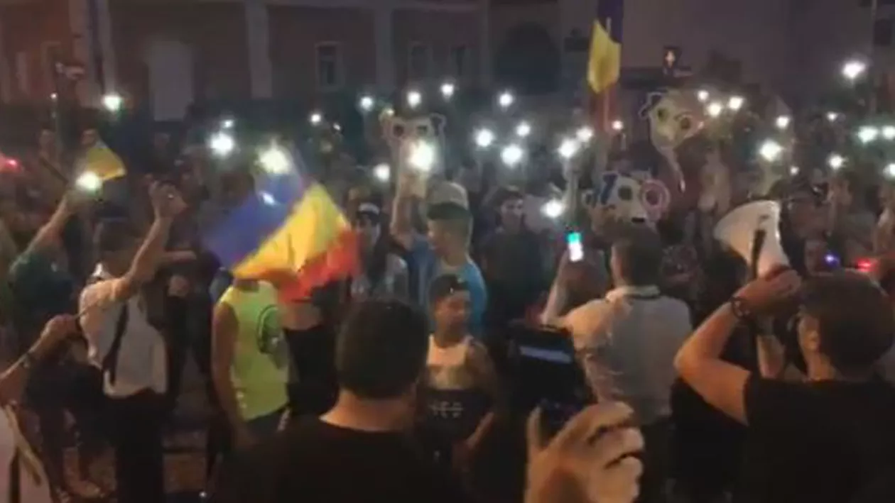 Proteste în mai multe oraşe din ţară: Oamenii cer demisia lui Dragnea