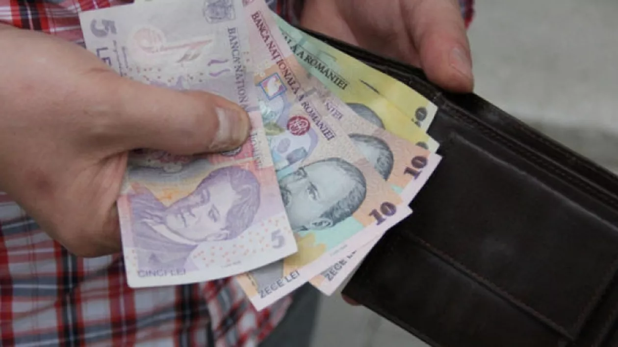 Incredibil! Uite ce se întâmplă cu pensiile românilor: S-a dus la poștă să-și ridice pensia din aprilie și... surpriză!