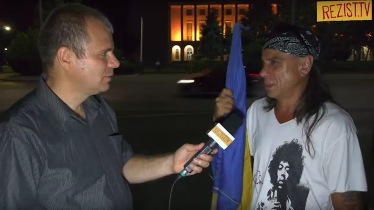 Scandal între protestatarii #REZIST. Sandy, cuvinte GRELE la adresa lui Mălin Bot: Mă DOARE SUFLETUL că ne-ai TRĂDAT atât de PERVERS de dragul imaginii şi a BANILOR!