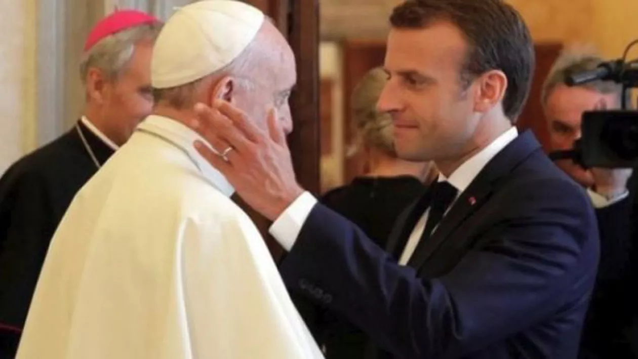 RECORD: Papa Francisc şi Emmanuel Macron, cea mai LUNGĂ întâlnire acordată unui şef de stat! Ce au pus la cale cei doi lideri