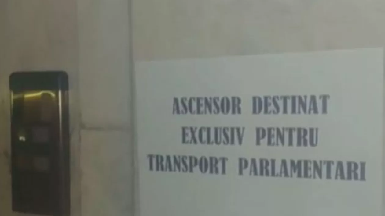 Jurnaliştii, umiliţi la Parlament: Lifturile pot fi folosite doar de către parlamentari (VIDEO)