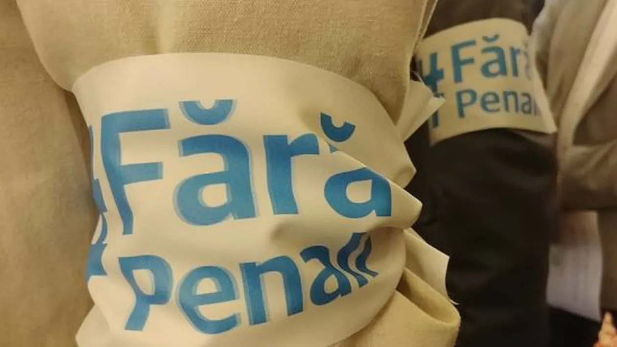 USR a dus mesajul #FĂRĂPENALI pe acoperișul Parlamentului (VIDEO)