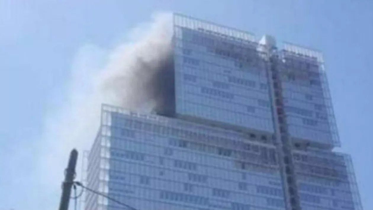 INCENDIU VIOLENT la Palatul Justiției din Paris! Sute de persoane au fost EVACUATE de urgență (VIDEO)