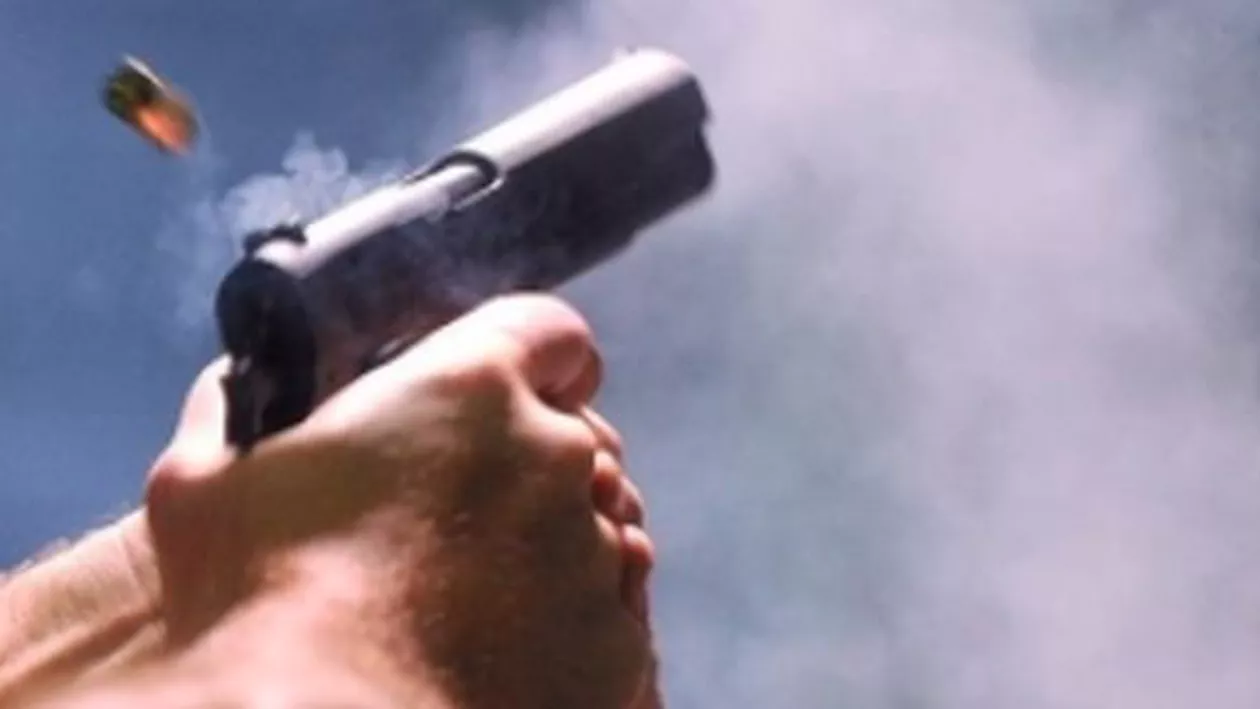 Vrancea: Șofer prins cu focuri de armă în Soveja. Bărbatul nu deține permis și a fugit după ce a provocat un accident