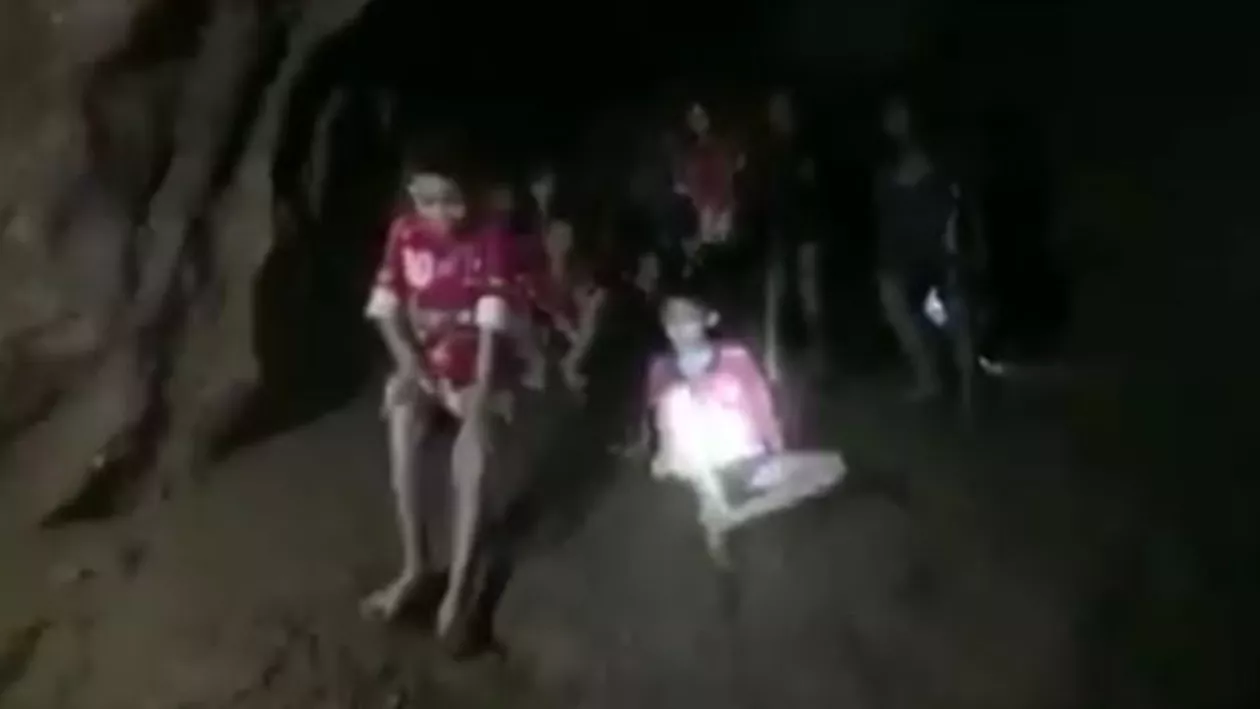 DRAMĂ urmărită cu sufletul la gură! Cei 12 copii blocați într-o peșteră din Thailanda vor fi salvați peste 4 luni (VIDEO)