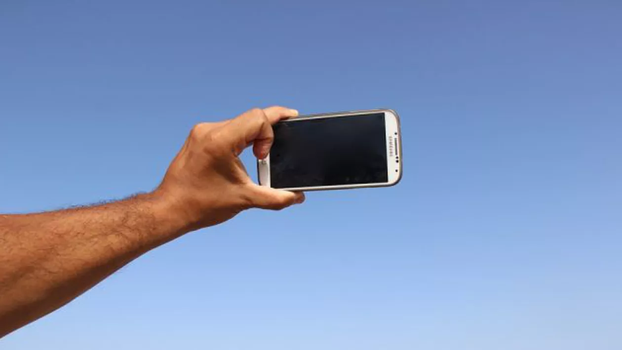 Când SELFIE-ul devine FATAL. Un celebru MILIARDAR a MURIT în timp ce încerca să facă banalul gest (FOTO)