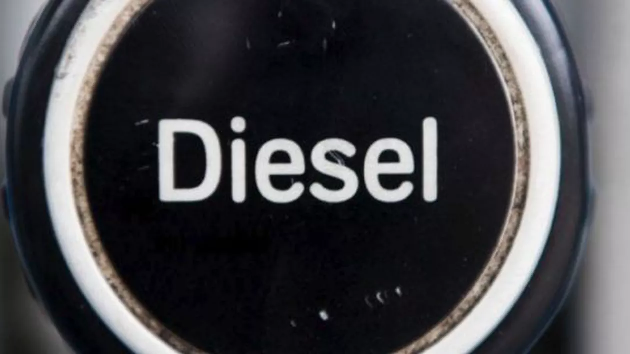 Mașinile diesel, interzise OFICIAL: Șoferii se grăbesc să își vândă ÎN PIERDERE mașinile pe motorină! Situația din România