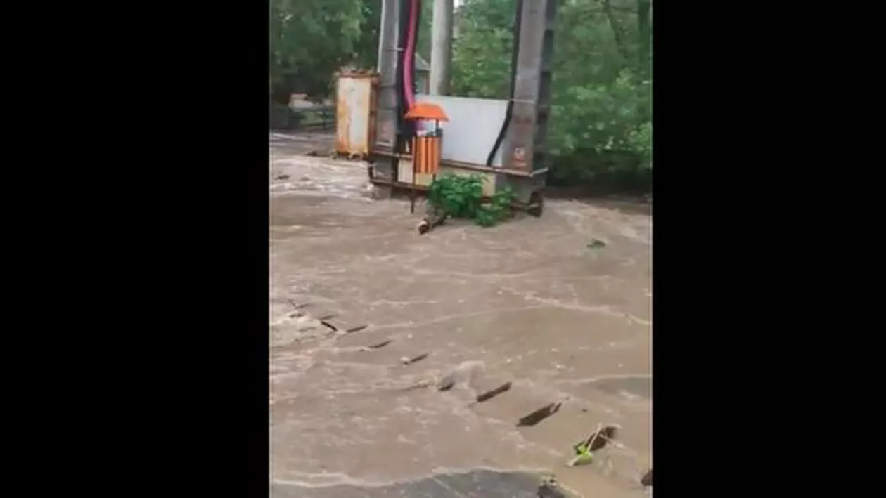 Rupere de nori în Maramureș: O furtună a făcut prăpăd în câteva minute (VIDEO)