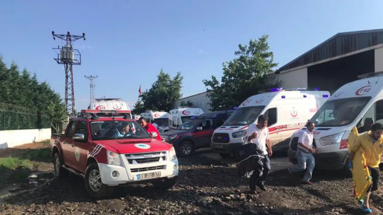 TRAGEDIE în Turcia: 24 de persoane au murit, după ce un tren a deraiat (FOTO)