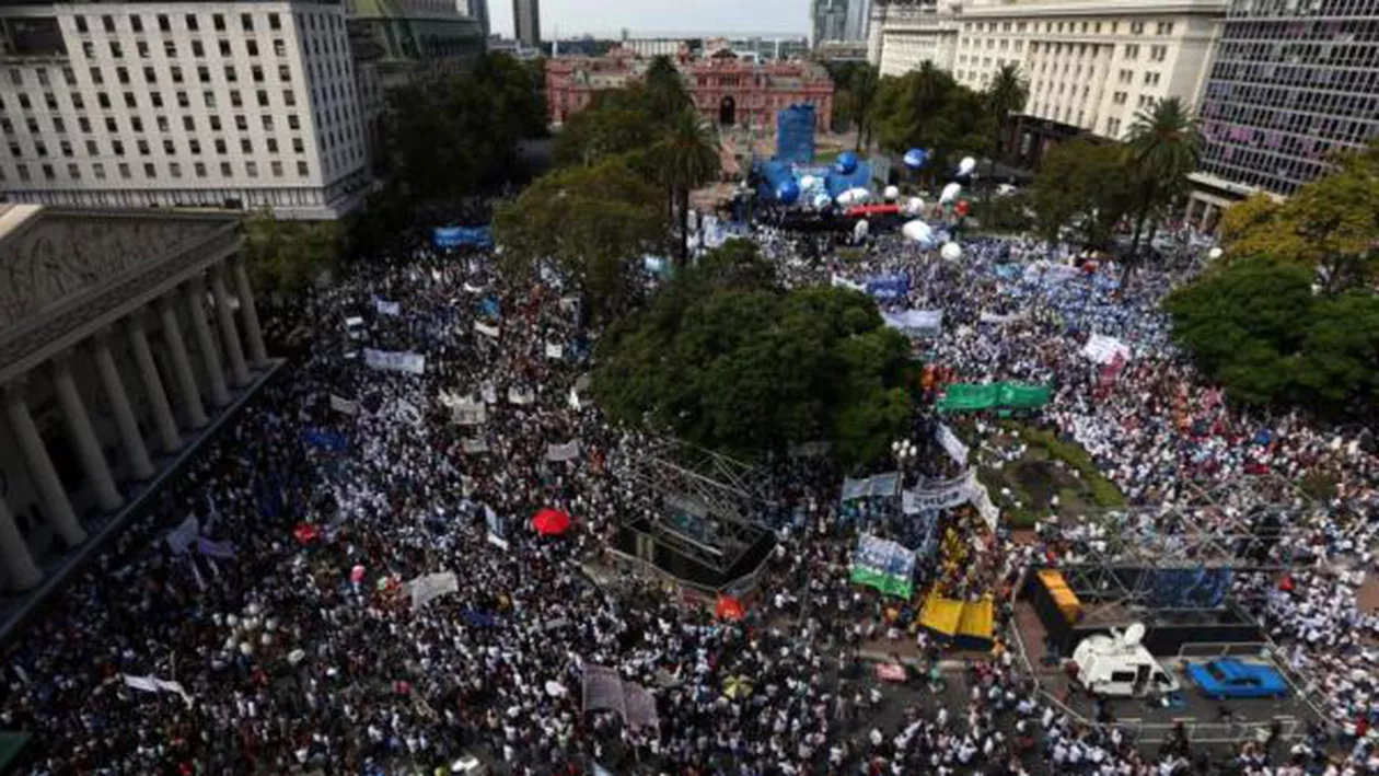 PROTEST DE AMPLOARE în Argentina: Mii de oameni s-au declarat nemulțumiți de acordul cu FMI (VIDEO, FOTO)