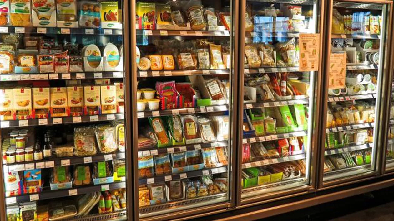 Deşi inflaţia a bătut pasul pe loc în iunie, preţul fructelor şi legumelor a EXPLODAT. Ce alte produse se mai află în TOPUL SCUMPIRILOR