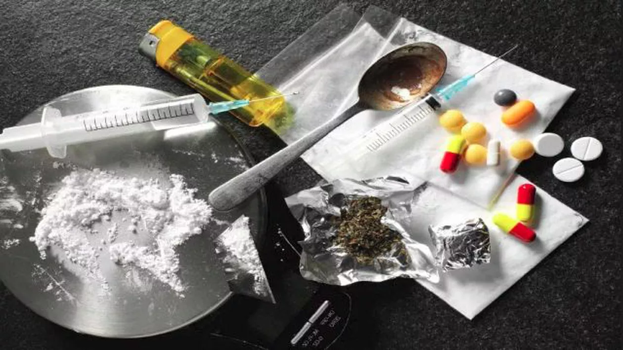 Procurorii DIICOT au destructurat un grup infracţional specializat în trafic de droguri: Cel puţin 15 persoane au fost arestate