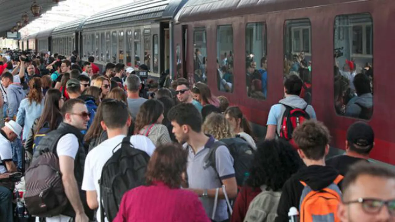 Trenul care efectua ruta Constanța - București, oprit o oră și jumătate la Sărulești. Ce s-a întâmplat...