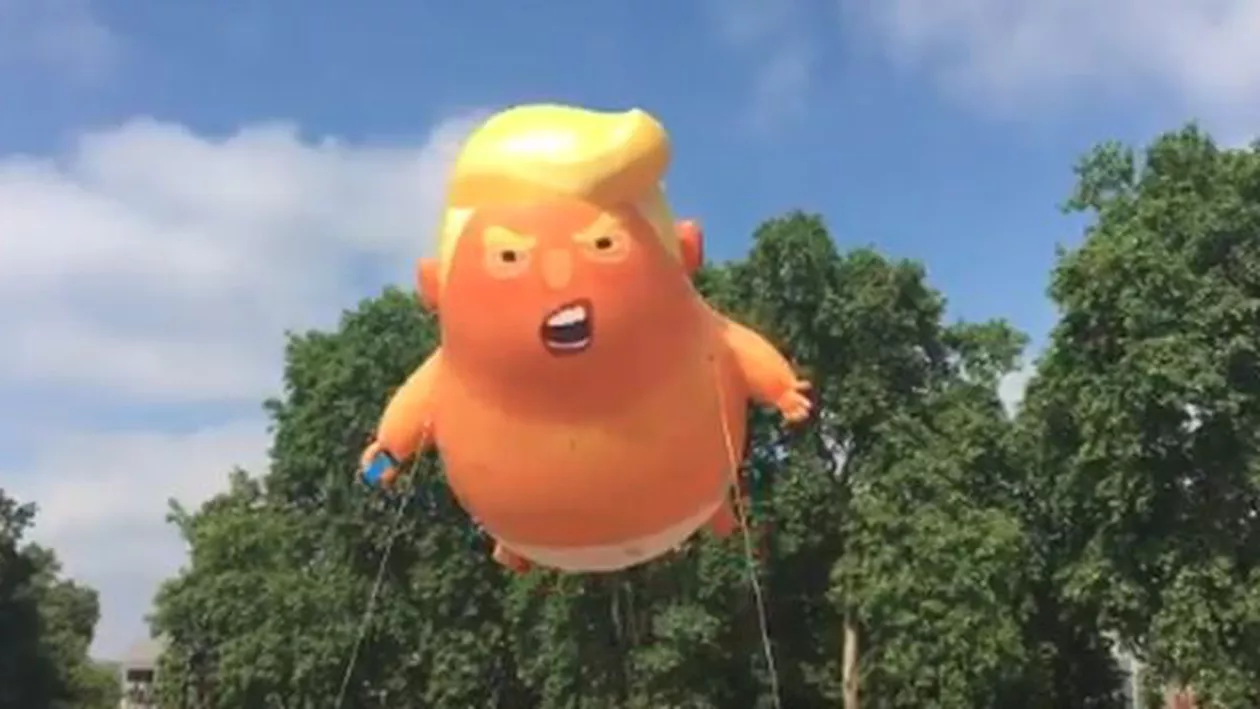 'Bebelușul Trump', lansat în aer la Londra: Britanicii ies în stradă, nemulțumiți de vizita președintelui SUA în Regat (VIDEO)