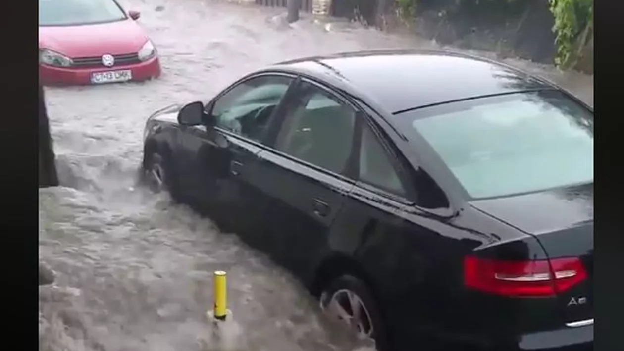 Furtună puternică pe litoral. Mai multe străzi din Constanța au fost inundate (VIDEO)