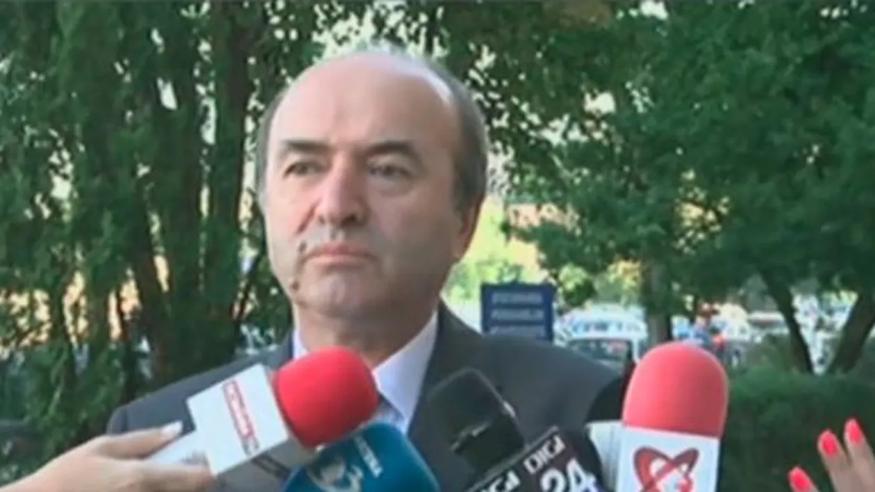 Tudorel Toader aruncă responsabilitatea în curtea comisiei Iordache pentru criticile aduse de Comisia de la Veneţia (VIDEO)