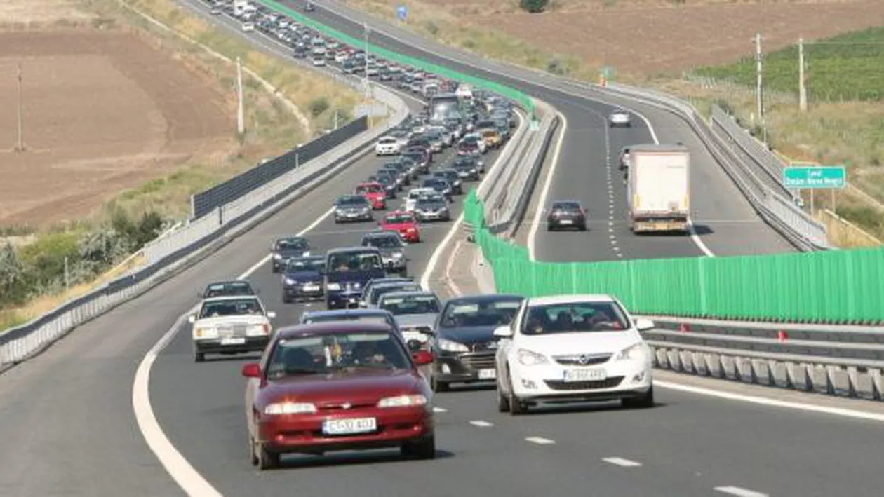 HAOS pe Autostrada Soarelui: Dalele s-au desprins din carosabil! ŞOFERII, în pericol