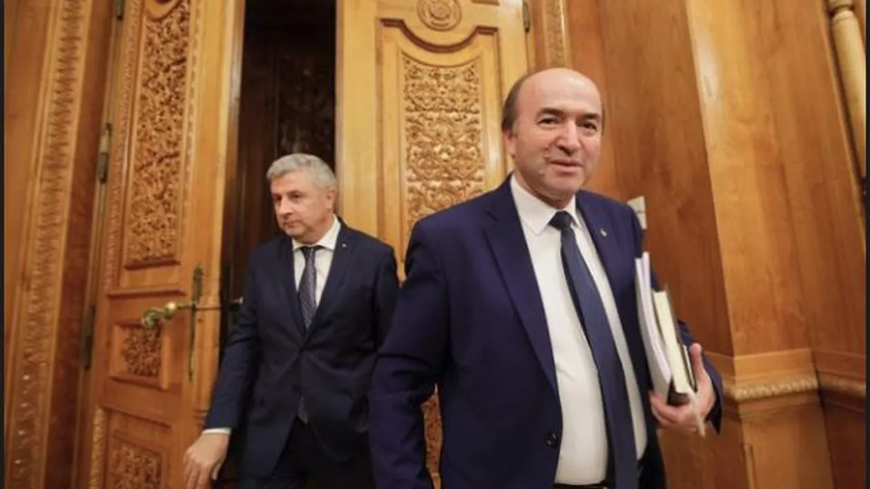 Pronunţarea pe modificările la codul de procedură penală şi legile justiţiei, amânată de CCR pentru la toamnă după solicitarea lui Iohannis