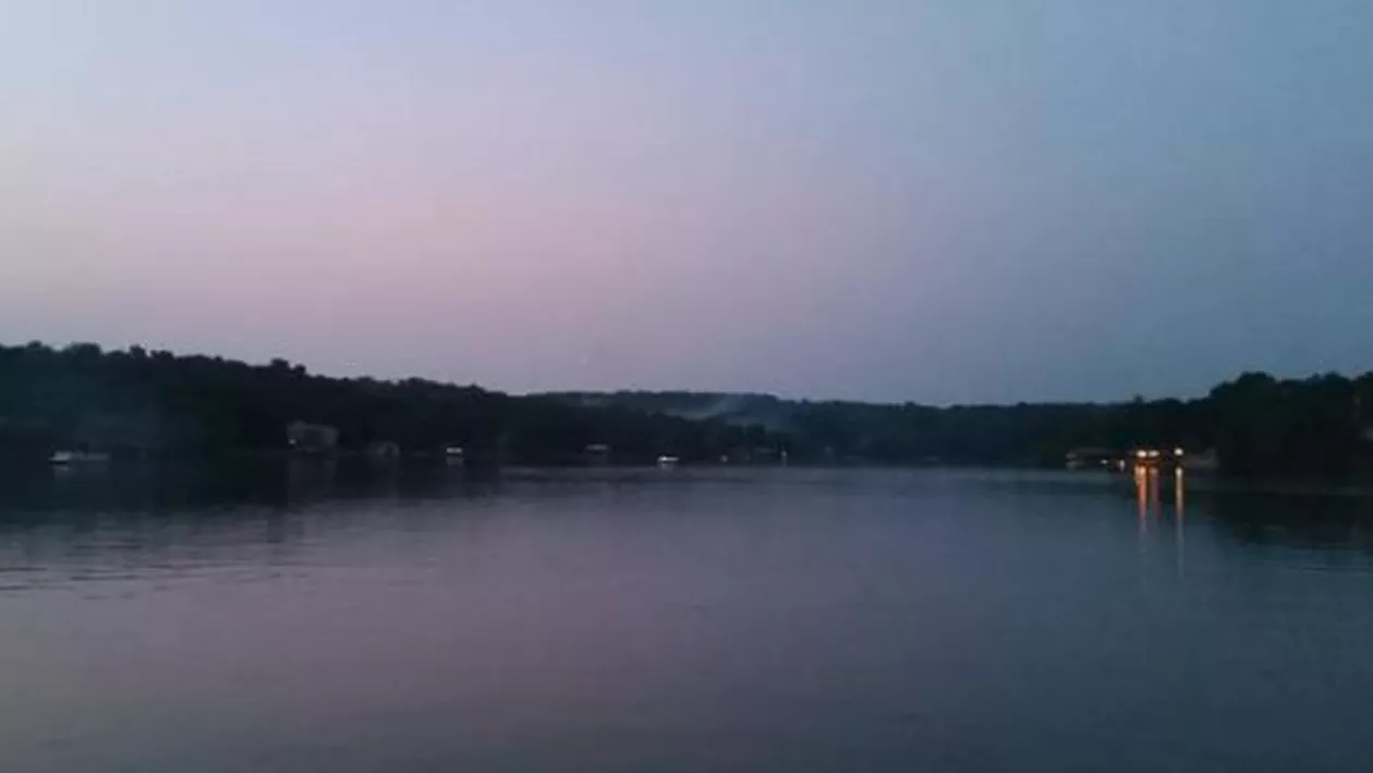 Un vas pentru turiști s-a răsturnat într-un lac din SUA. Bilanțul VICTIMELOR