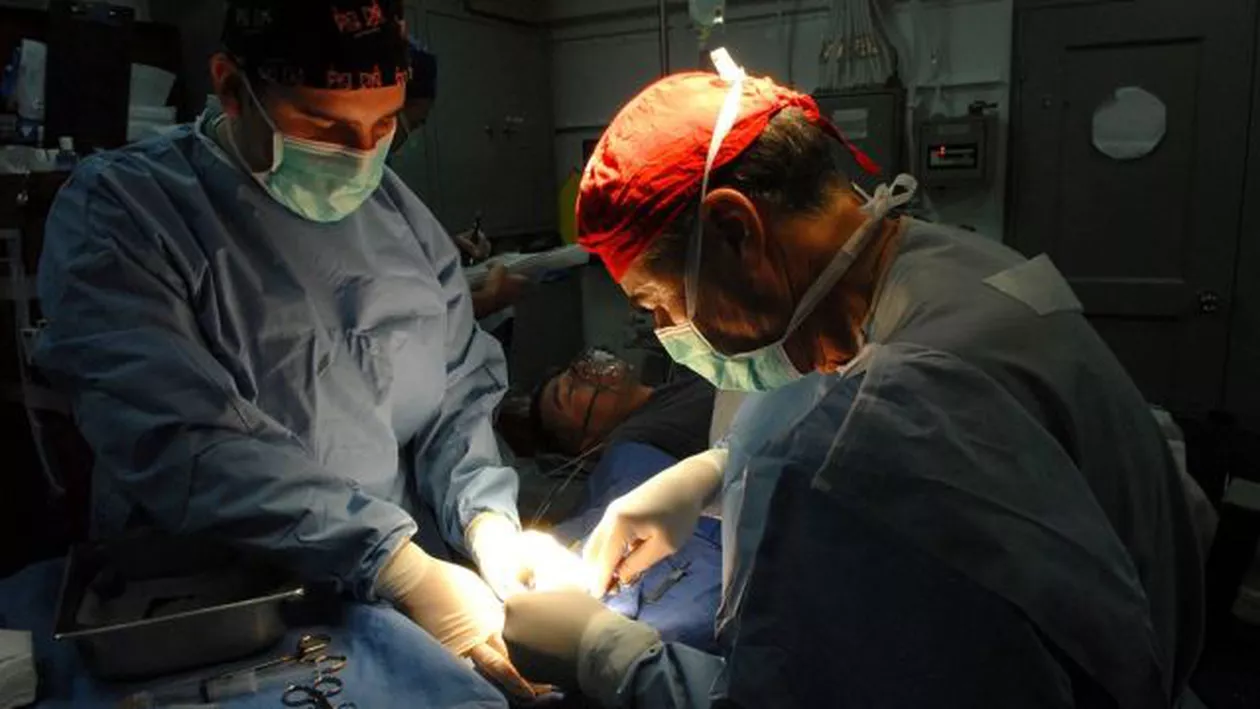 Cum are 'grijă' statul de doctorii români: Un medic cu o experienţă de 31 de ani şi-a depus dosarul pentru a deveni BRANCARDIER. Motivul este HALUCINANT