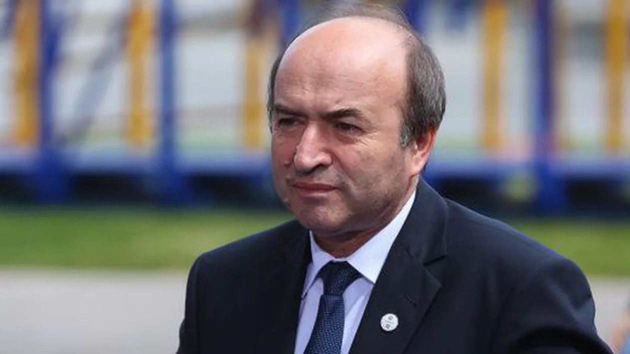 O nouă plângere penală pe numele lui Toader. Ministrul riscă 7 ani de închisoare