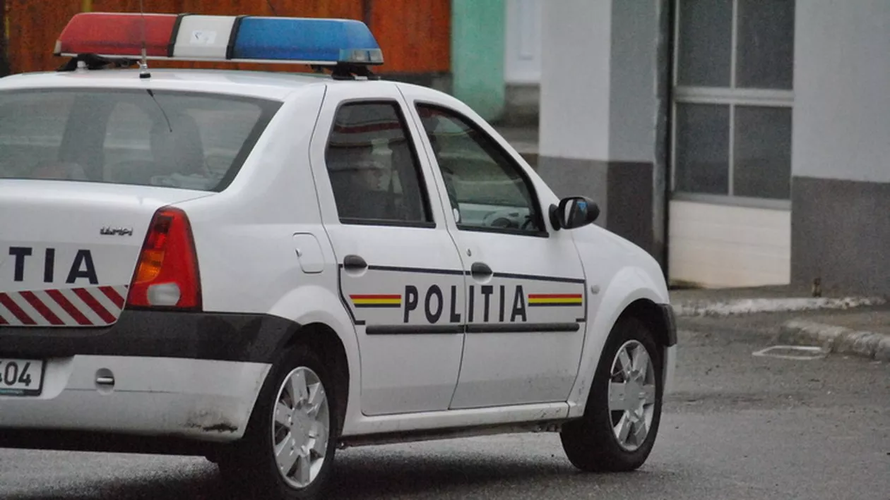 Copil de 4 ani, lovit de mașina POLIȚIEI condusă de o agentă care nu a acordat prioritate