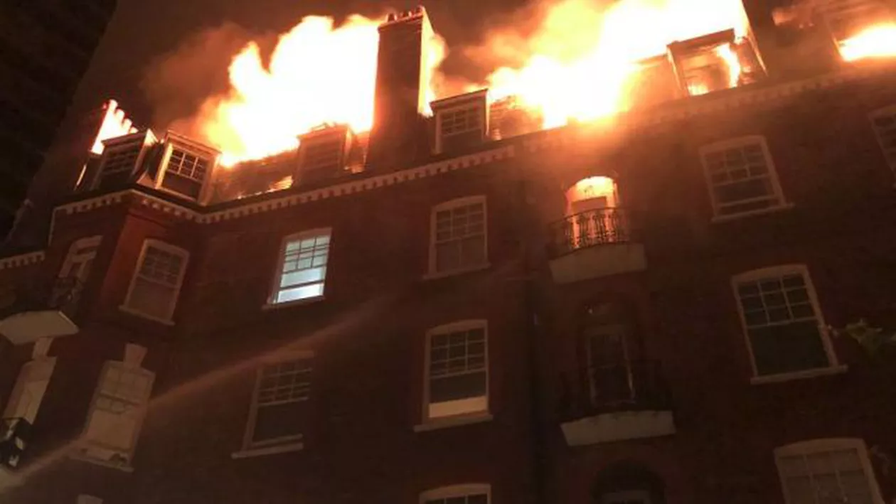 INCENDIU devastator la LONDRA! Un bloc întreg s-a făcut scrum! Zeci de persoane, afectate! (FOTO,VIDEO)