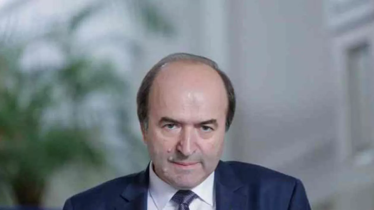 Toader și-a luat ministerul pe persoană fizică, în contextul ievaluării candidaților pentru șefia DNA. Accesul jurnaliștilor INTERZIS