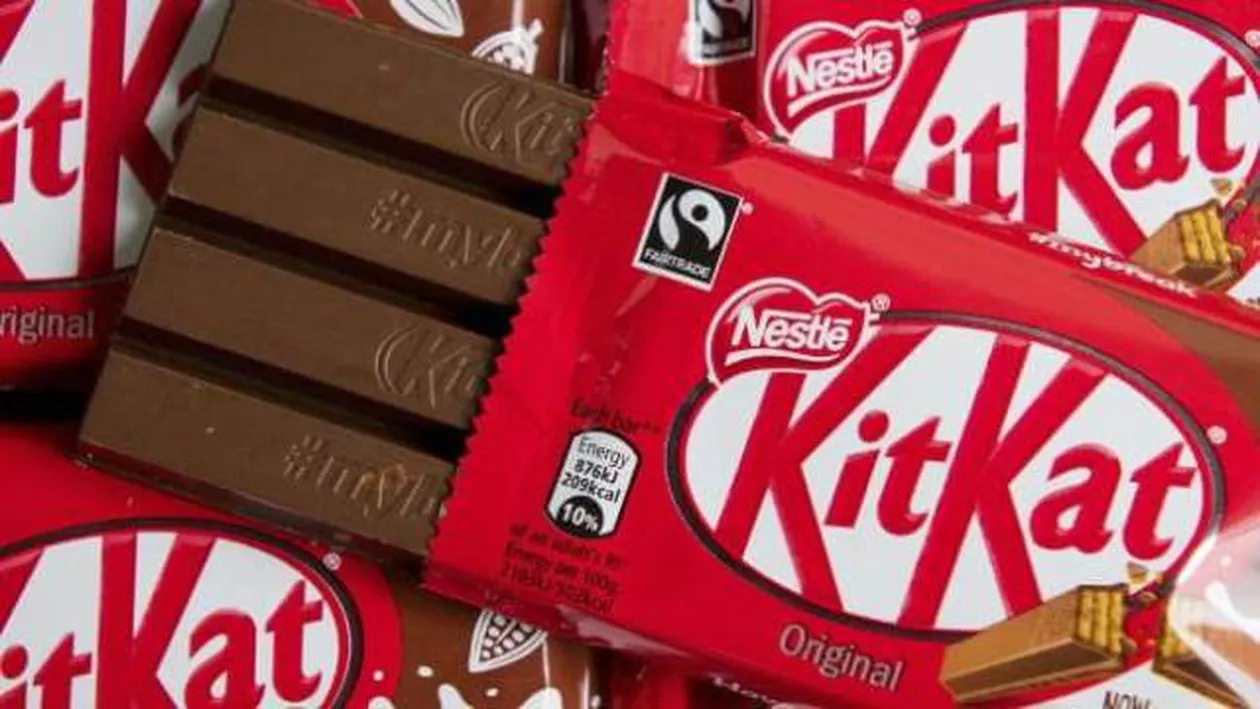 LOVITURĂ pentru COMPANIA NESTLÉ! Este OBLIGATĂ să schimbe celebrul baton KitKat