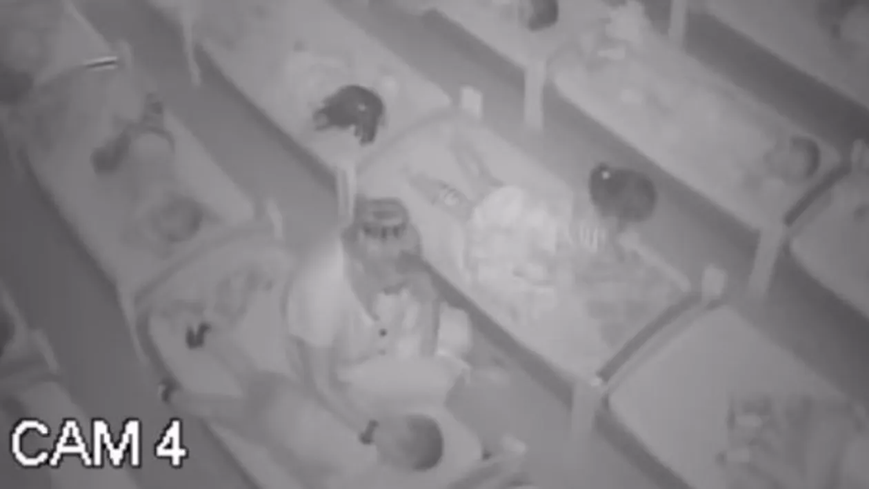 Imagini înfiorătoare la o CREȘĂ din România! Copil, bruscat de îngrijitoare pentru că nu voia să doarmă (VIDEO)