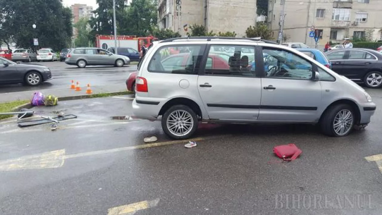 Tragedie în trafic! Patru fete SPULBERATE pe trotuar chiar în faţa Poliţiei. Unei fetiţe i-a fost RETEZAT piciorul (VIDEO, FOTO)