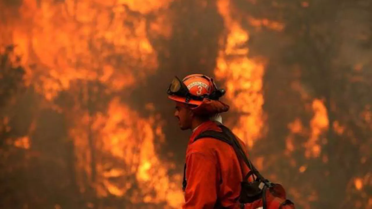 După catastrofa din GRECIA, un alt INCENDIU devastator șochează LUMEA: Mai mulți pompieri și-au pierdut viața