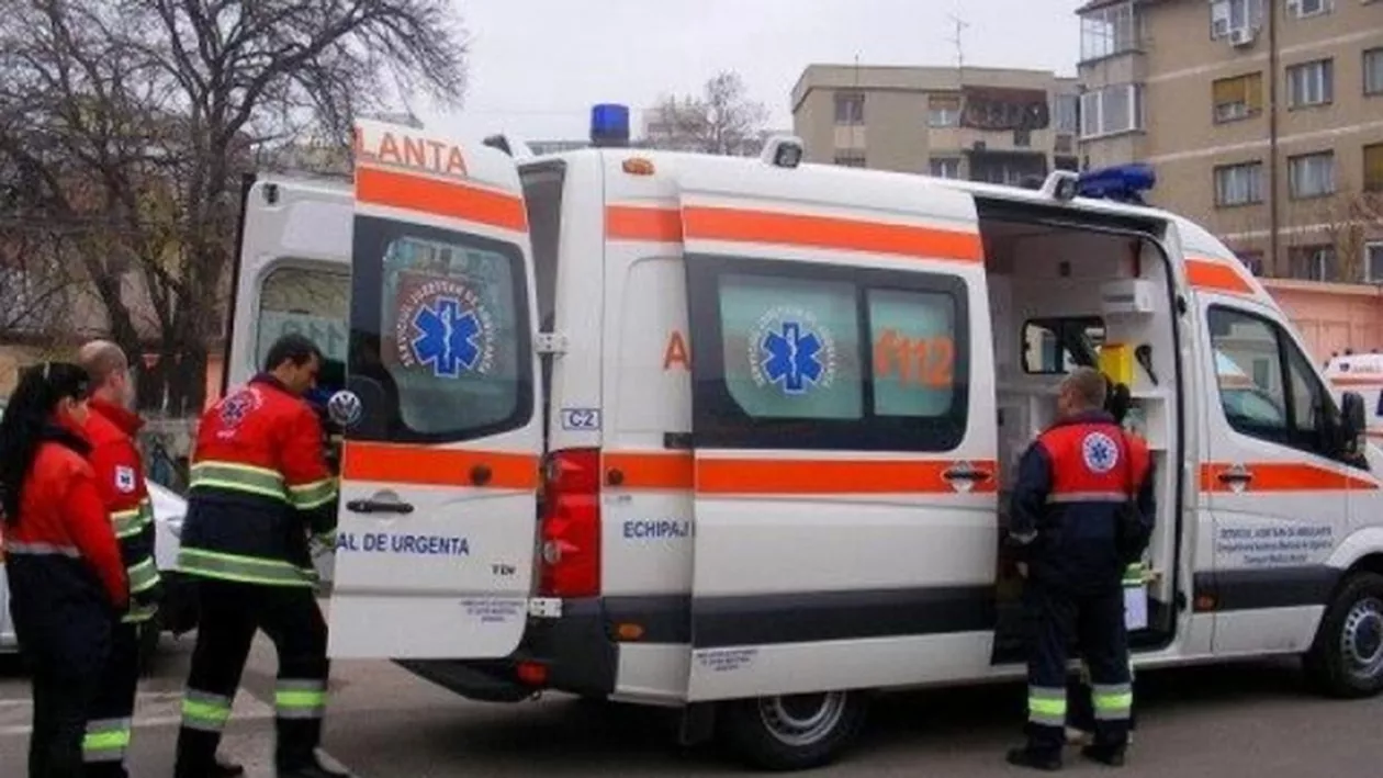 Incident GRAV în România! Tavanul unui centru comercial s-a prăbușit! Mai multe persoane au fost RĂNITE (FOTO)