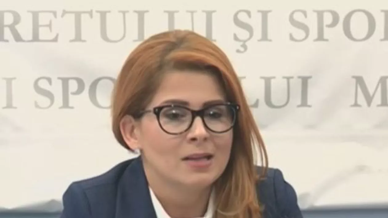 Guvernul gafelor şi bâlbelor: Ministrul Ioana Bran se face de râs în timp ce citeşte de pe foaie (VIDEO)