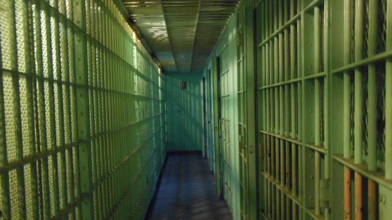 Protest pe termen NEDETERMINAT la un penitenciar! Se cere DEMISIA lui Tudorel Toader: Ministerul refuză să ne plătescă orele suplimentare