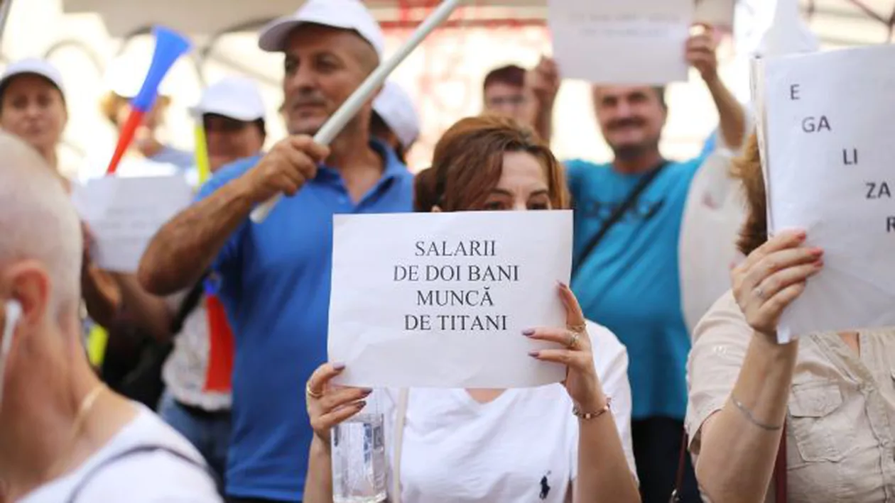 Protest la Ministerul Tineretului și Sporturilor la o zi după bâlbele Ioanei Bran: Se cere demisia ministrului (VIDEO)