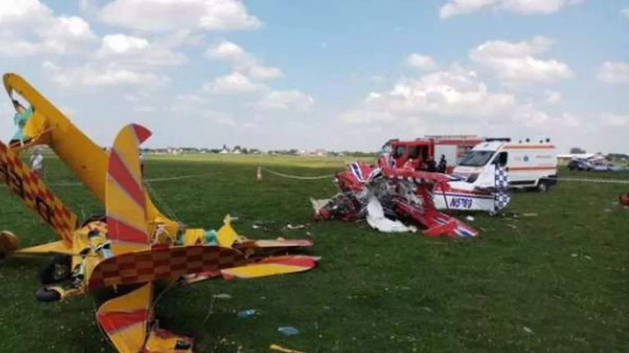 ŞOCANT! Momentul în care cele două avioane de la Suceava se ciocnesc (VIDEO)