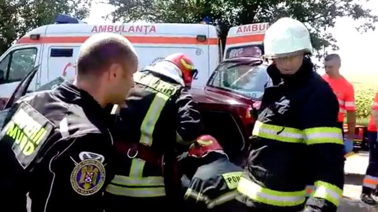 TRAGEDIE în Iaşi: O maşină a intrat într-un cap de pod (VIDEO CUTREMURĂTOR)