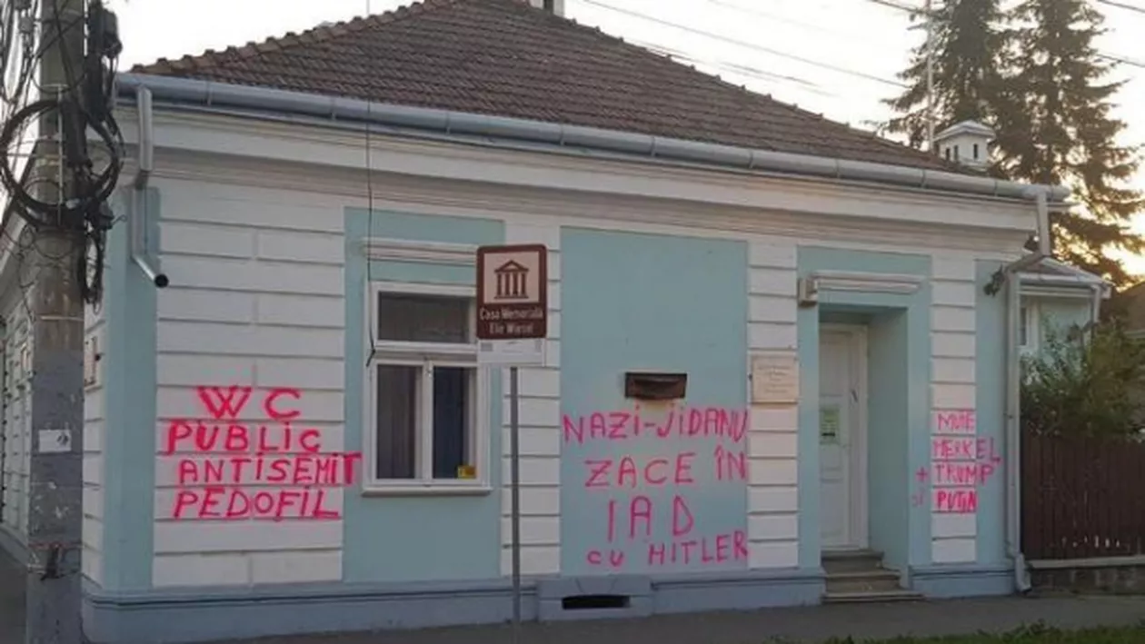 Autorul mesajelor antisemite de pe Casa Memorială 'Elie Wiesel', identificat. Poliția a deschis o anchetă (FOTO)