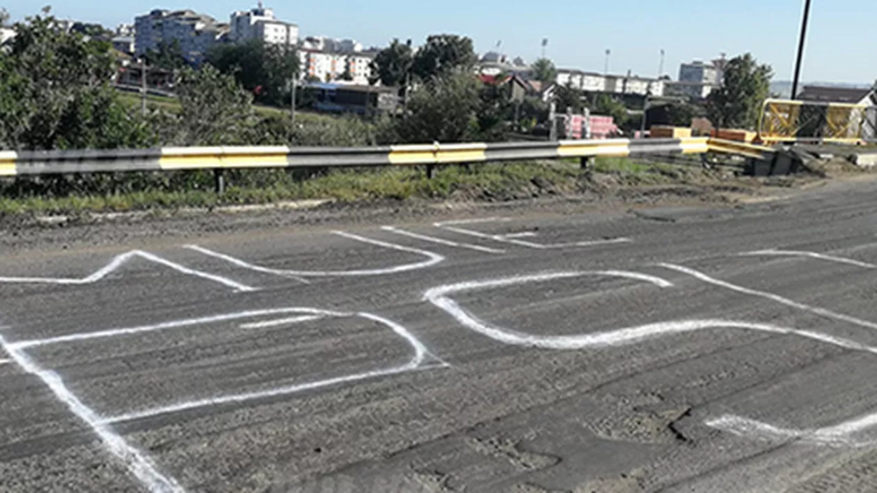 PROTEST INEDIT în Vaslui: Mesajul ‘M...E PSD’ a devenit viral!  Autoritățile au turnat asfalt ca să-l acopere ! (FOTO)