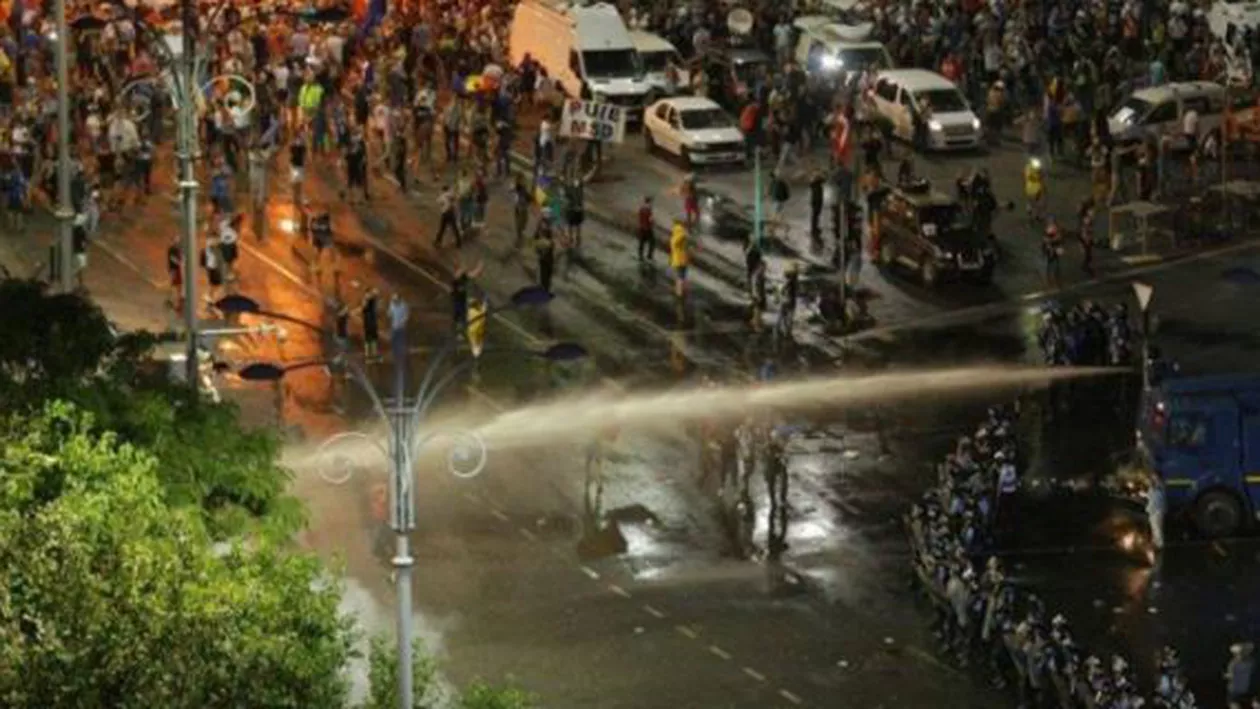Un nou PROTEST sâmbătă, în Piaţa Victoriei: ‘Nu Plecăm, Până Nu Plecați’ (FOTO)