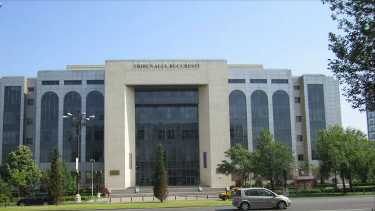 Un dosar penal pentru ULTRAJ a fost deschis la Parchetul Tribunalului Bucureşti după agresarea a doi jandarmi și furtul unui pistol la protestul de vineri seară