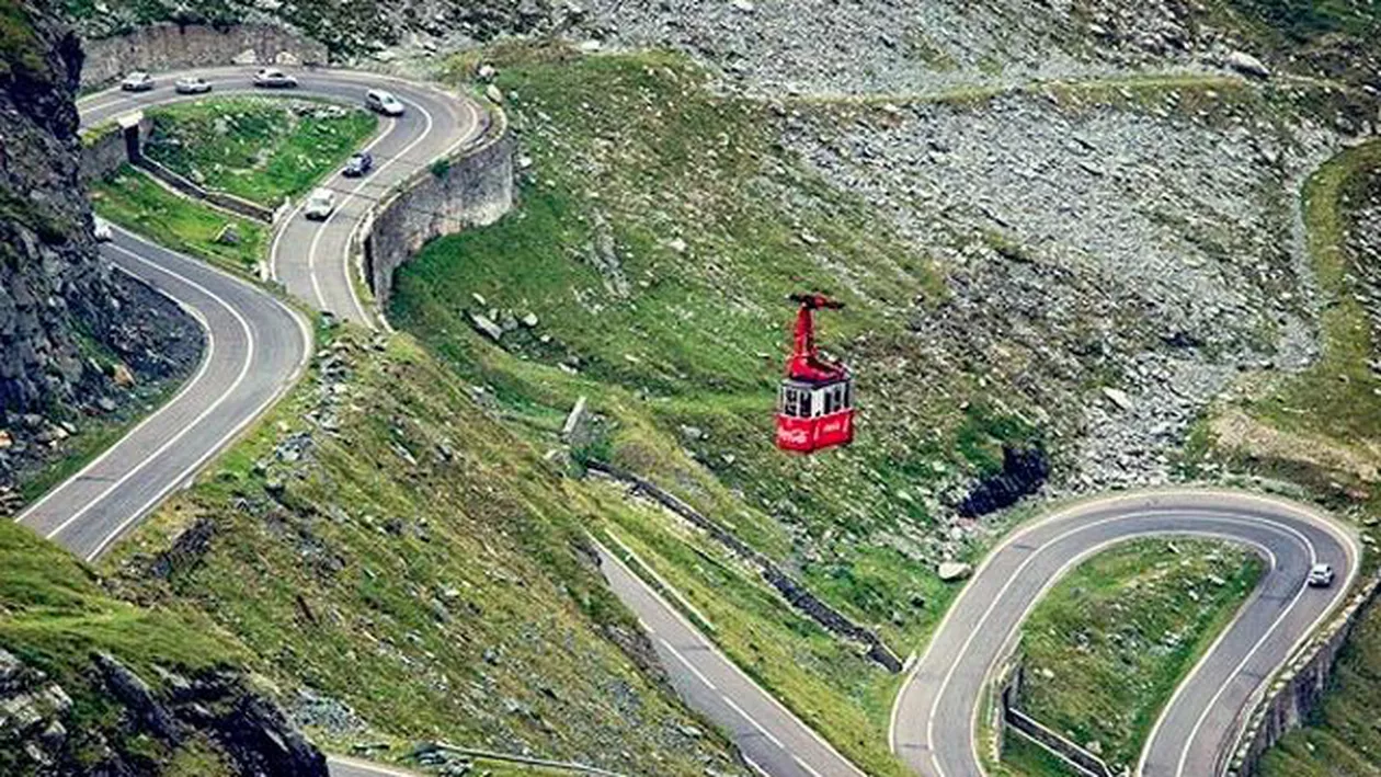 Panică la Bâlea: Cele două telecabine au rămas blocate pe traseu (FOTO)