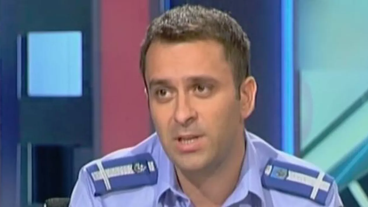 Șeful jandarmilor din Piața Victoriei îi dojenește pe jurnaliști: Nu trebuie să mergem acolo cu camera de luat vederi să vedem cum încătuşează Jandarmeria!